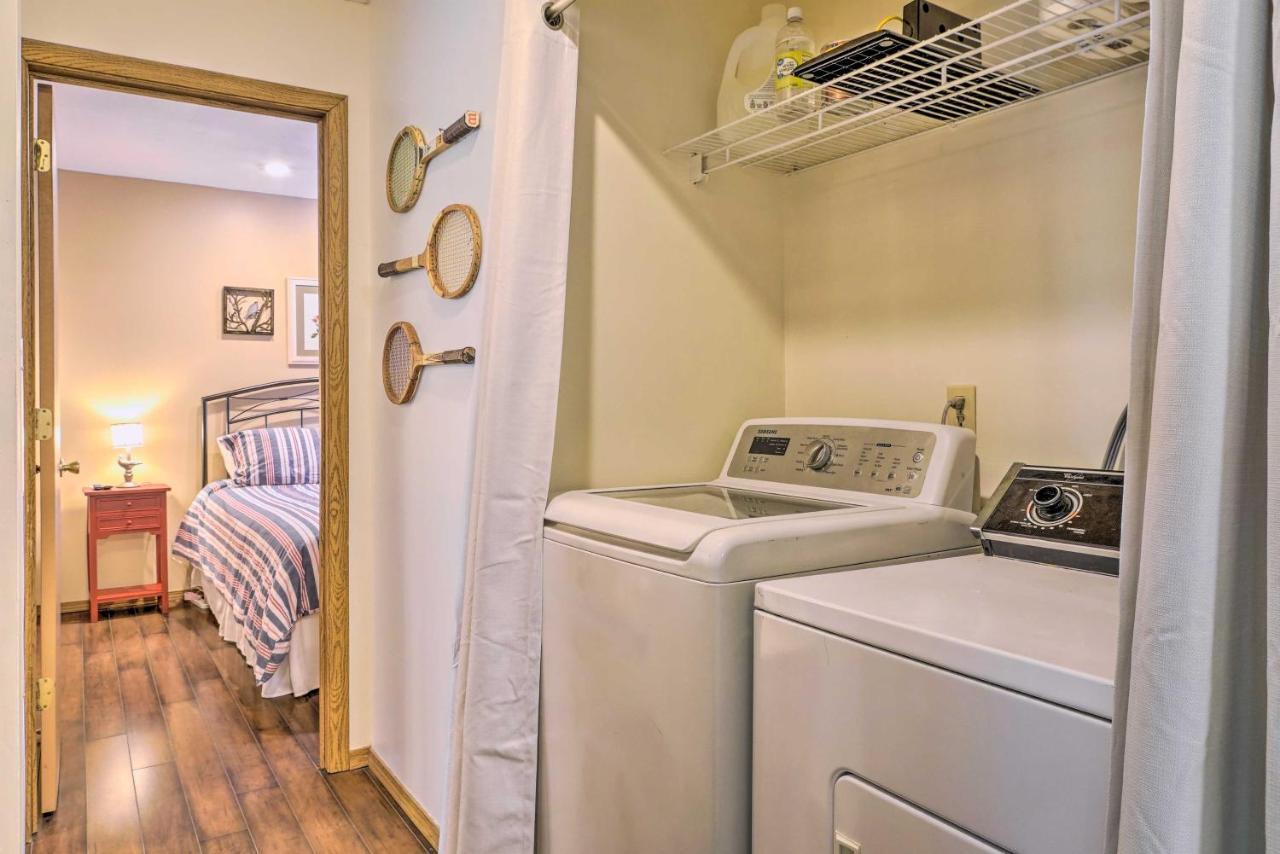 Appartamento Pet-Friendly Branson Retreat With Pool And Golf Access Esterno foto