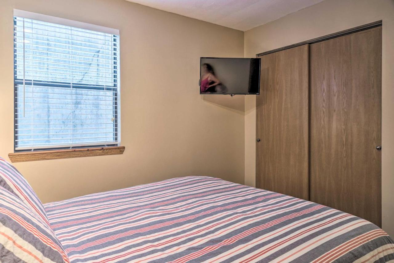 Appartamento Pet-Friendly Branson Retreat With Pool And Golf Access Esterno foto
