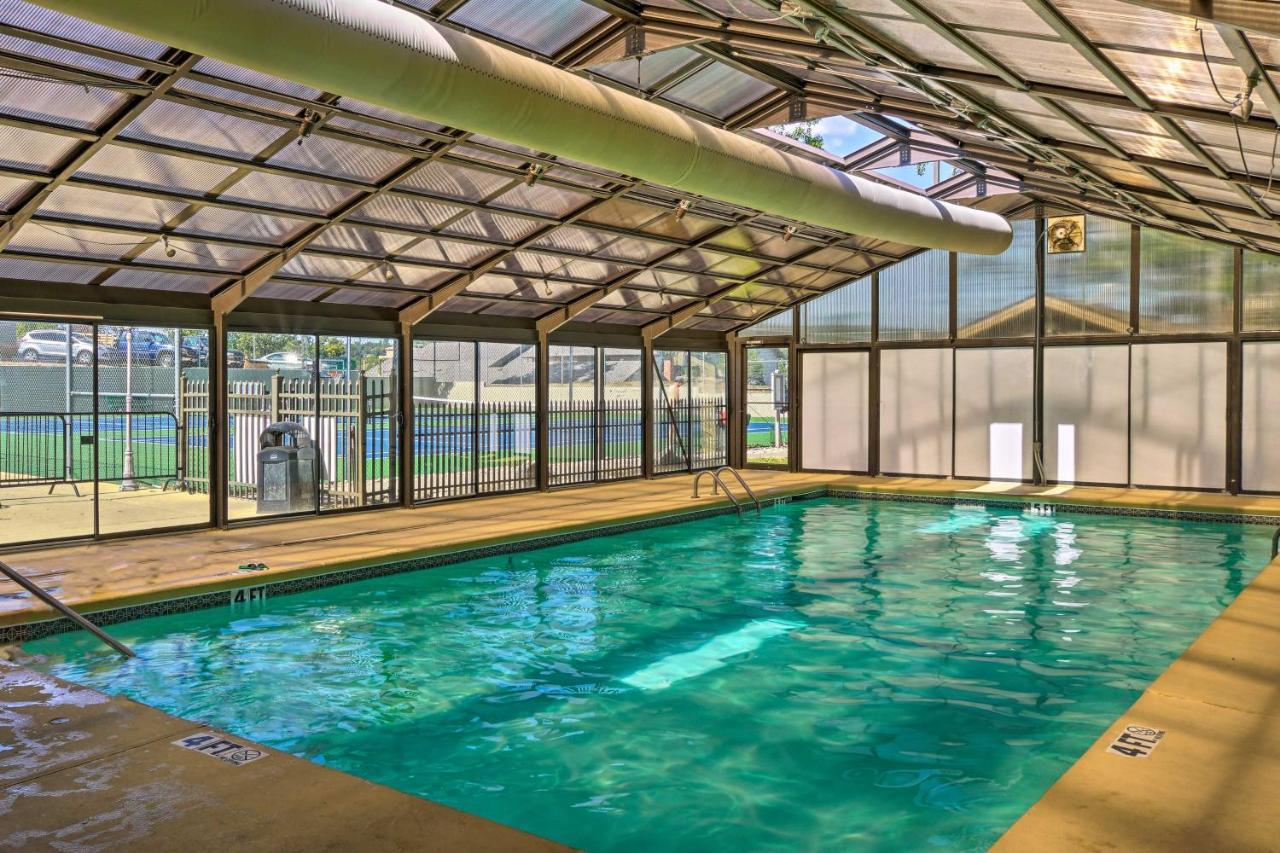 Appartamento Pet-Friendly Branson Retreat With Pool And Golf Access Esterno foto
